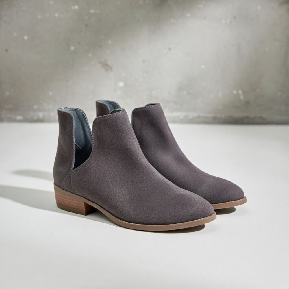 STEVE MADDEN Laramie Gray Suede Ankle Booties Cutout Zip Womens 8
